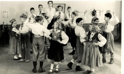 Tautas dejas Vircburgas ziemeļu nometnē