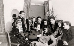 Jaunieši Eichfeldas nometnē svin dzimšanas dienu