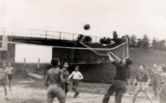 Volejbola spēle Eichfeldas nometnē