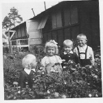 Četri bērni Valkas nometnes dārzā
