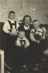 Hermīne Rītiņš ar dēliem