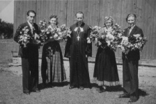 Jaunieši un mācītājs E. Lange