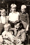 Jānis Liepiņš ar bērniem