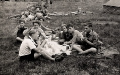 Dzeņu kops Pinnebergas nometnē