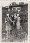 Bencona kundze ar meitām un Mairiņa