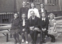 Jāņa Cimzes tautskolas 1947. gada absolventi - mei