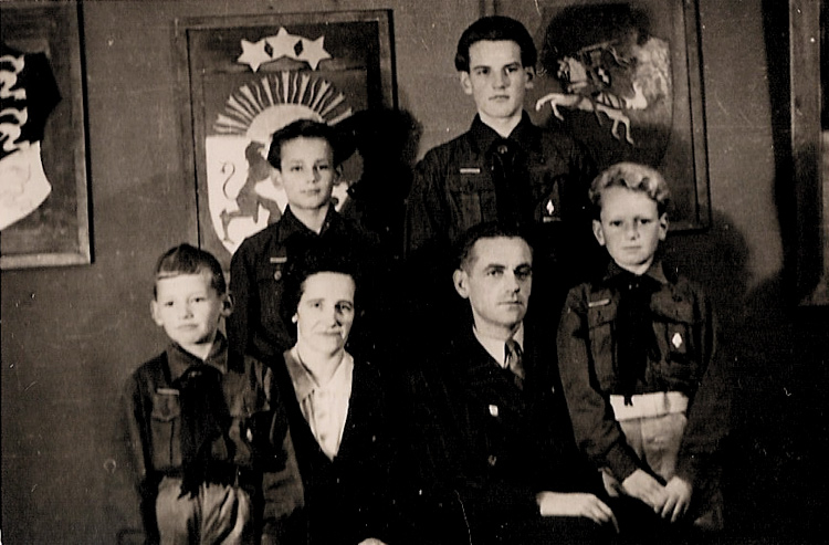 Eichfelda nometnes priekšnieks Hermanis Zommers ar ģimeni