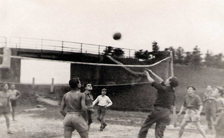 Volejbola spēle Eichfeldas nometnē
