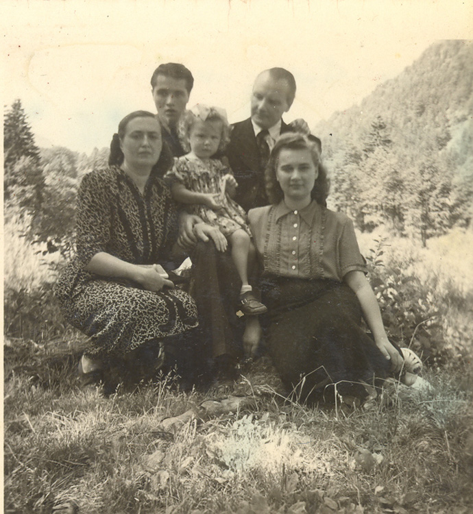 Prāvests Kristaps Valters ar ģimeni
